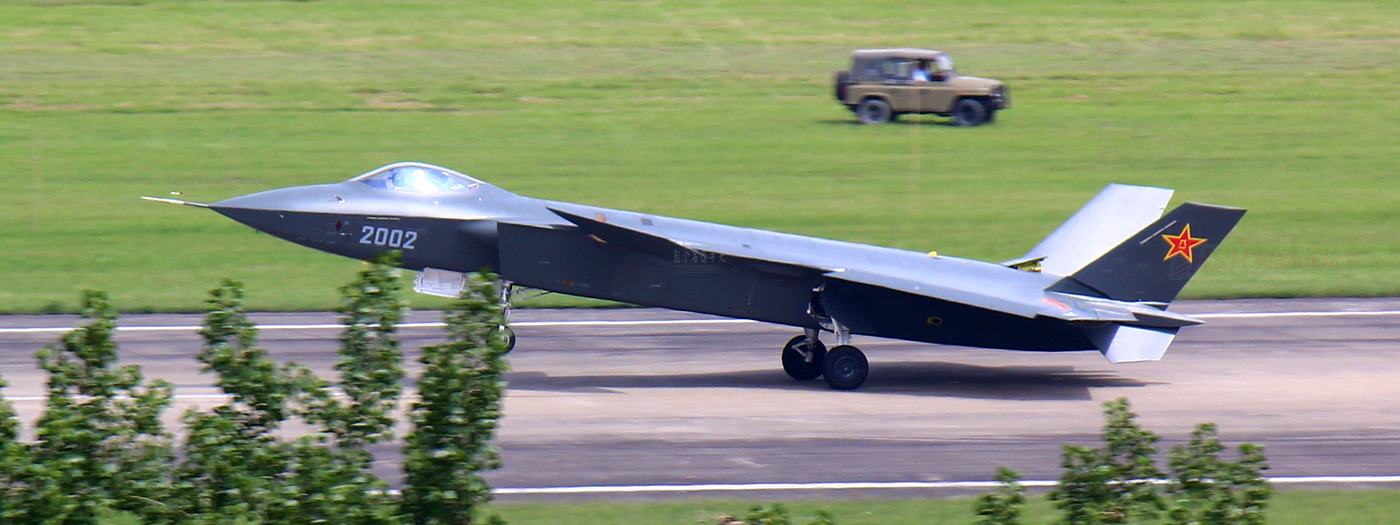 Второй прототип J-20 начал пробежки 